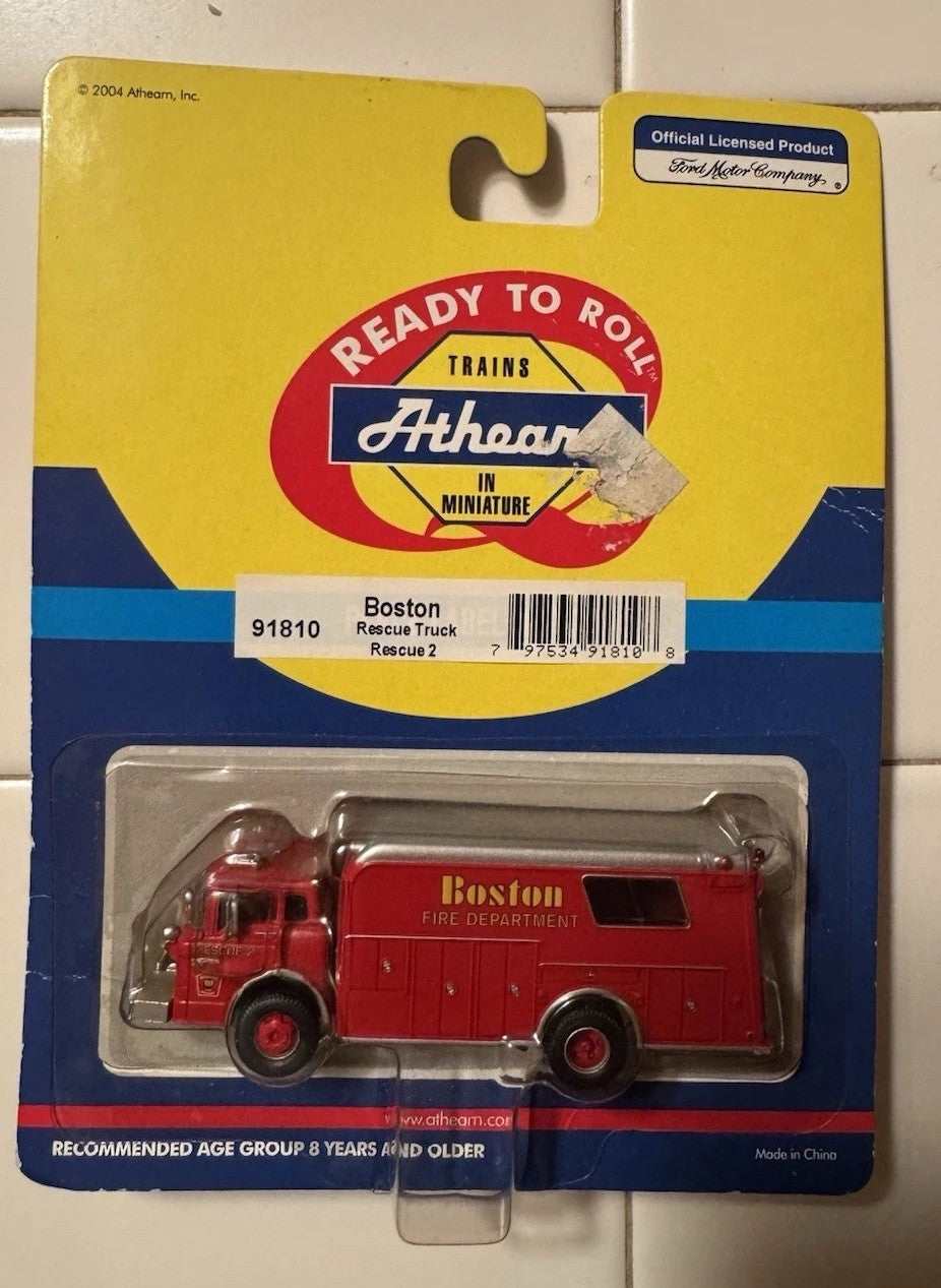 HO SCALE 1/87 ATHEARN 91810 Boston Fire Rescue Truck Rescue 2 Ford