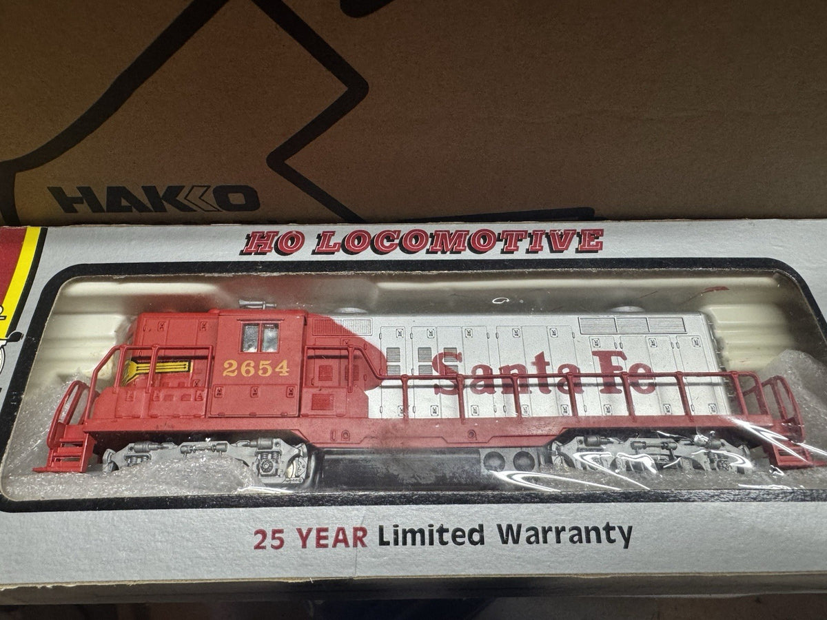 HO AHM Santa Fe GP-18 Powered Diesel Locomotive for DC Operation Tested Runs L/N