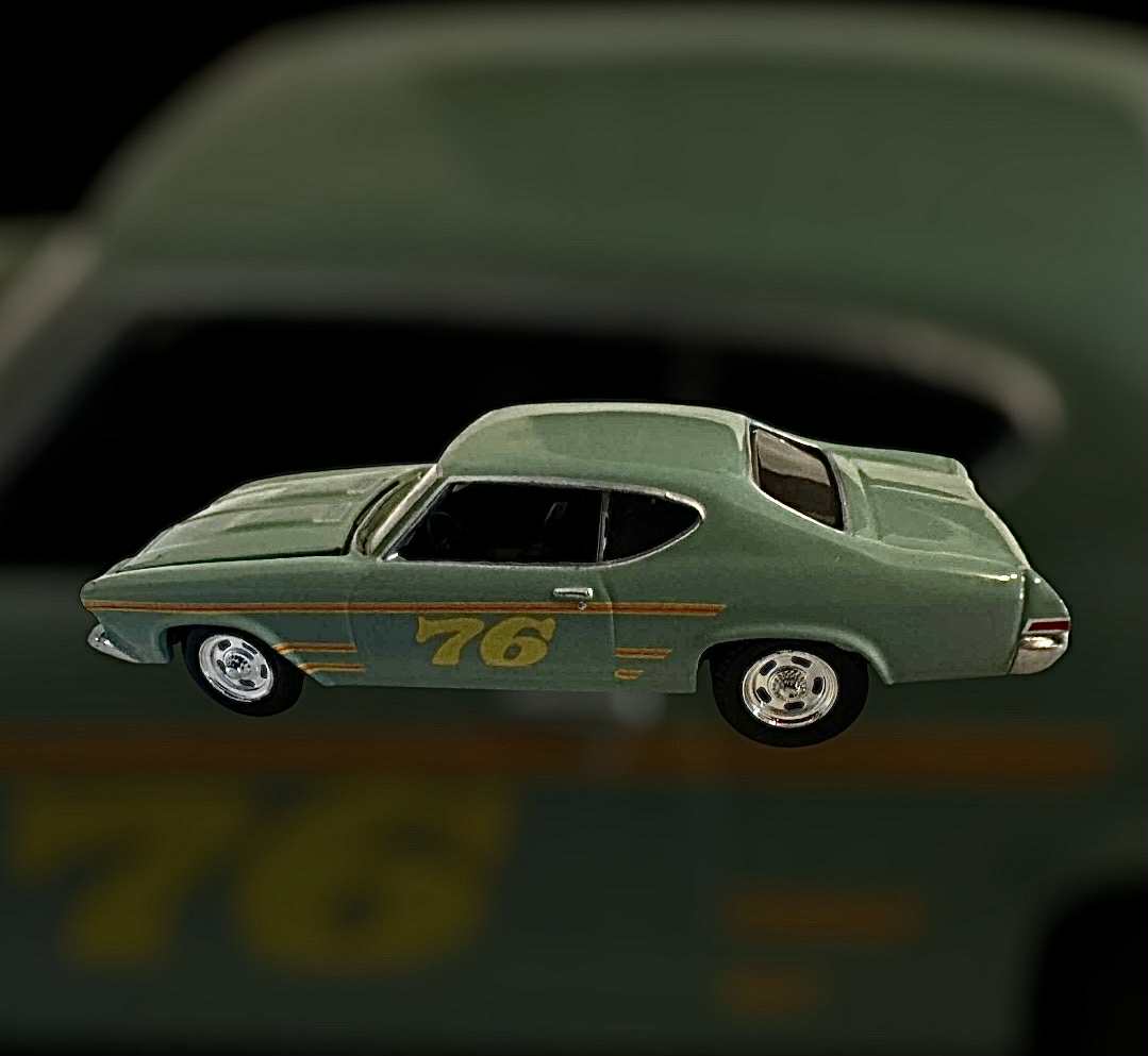 Dukes of Hazzard 1968 Chevy Chevelle #76 Race Car 1:64 Diecast
