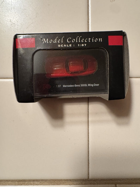 Malibu International Mercedes Benz 300SL Wing Door 1/87 RED GULLWING COLLECTION