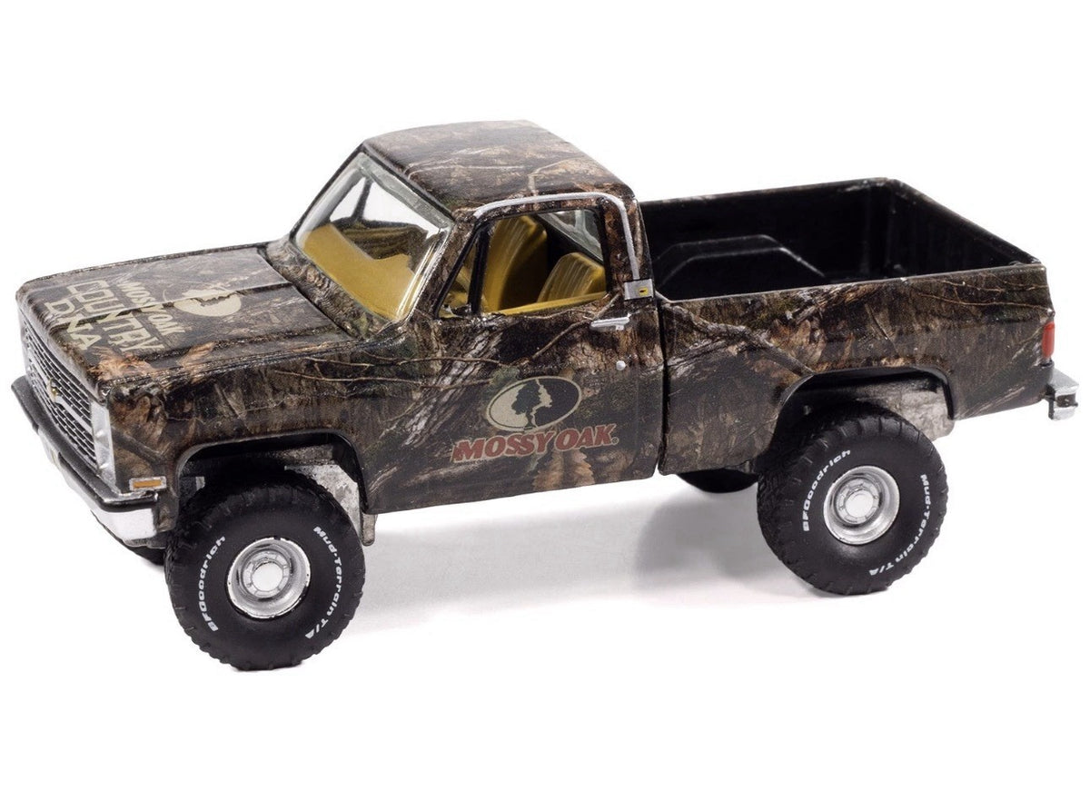 1983 CHEVROLET SILVERADO PICKUP "MOSSY OAK" 1/64 BY AUTO WORLD AWBC003-AWSP199