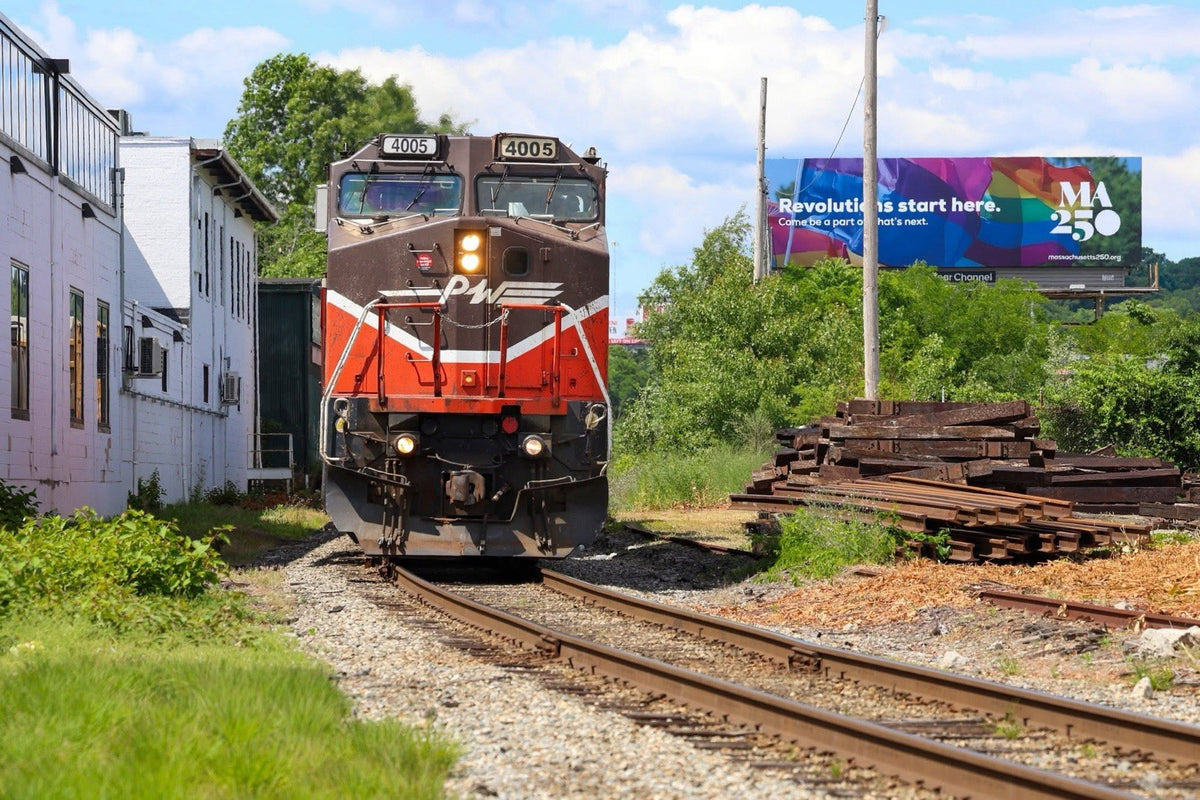 GE Dash 8-40BW Providence & Worcester #4005 RARE