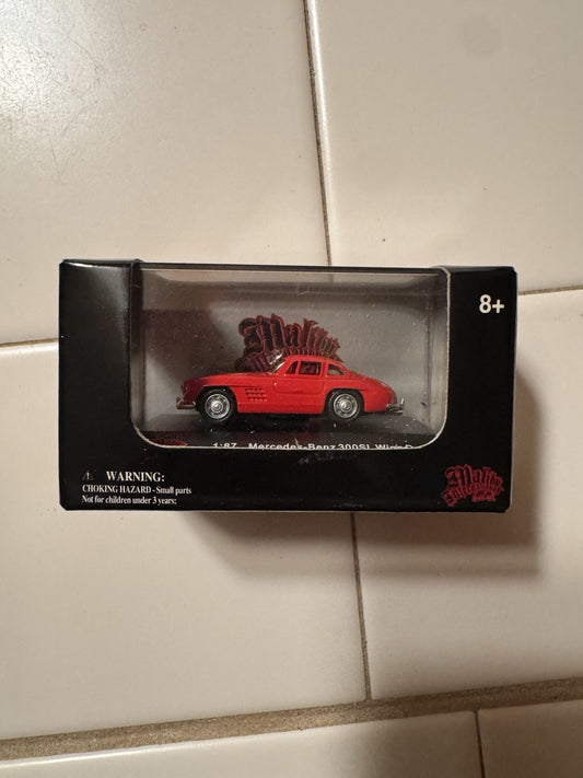 Malibu International Mercedes Benz 300SL Wing Door 1/87 RED GULLWING COLLECTION