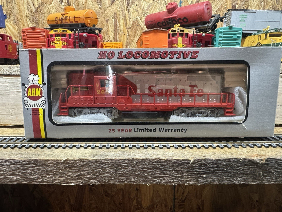 HO AHM Santa Fe GP-18 Powered Diesel Locomotive for DC Operation Tested Runs L/N