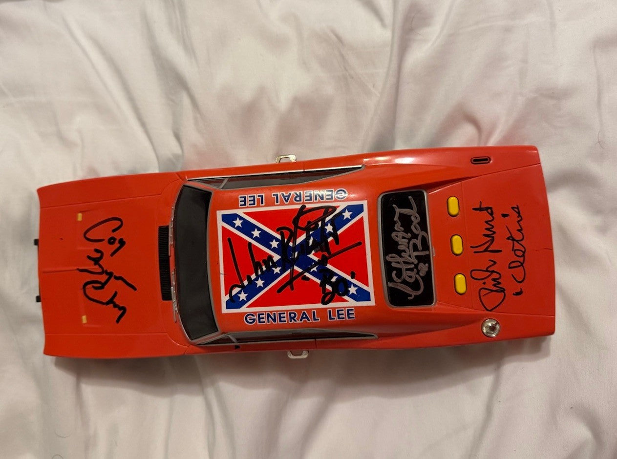 General Lee AUTOGRAPHED 1969 Charger Dukes of Hazzard 1:18 Scale Light & Sound