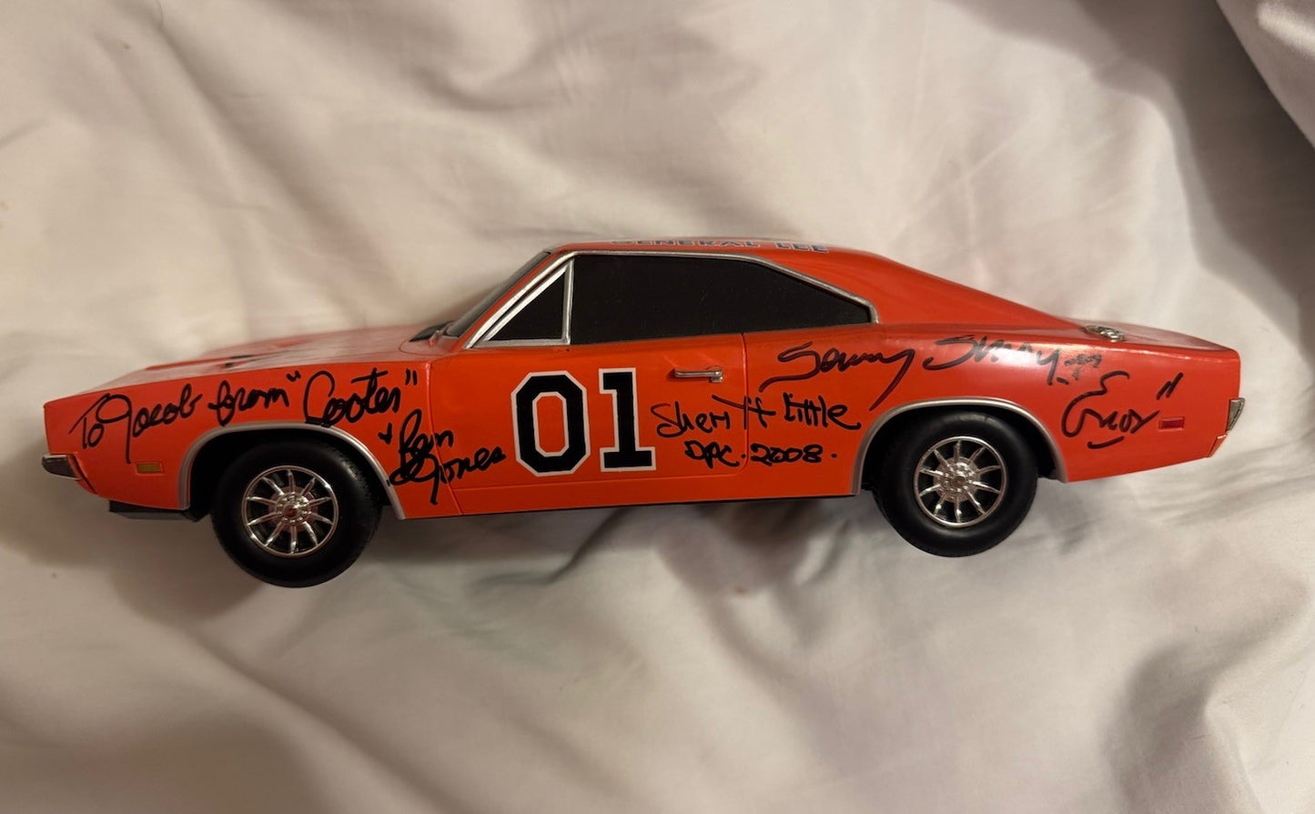 General Lee AUTOGRAPHED 1969 Charger Dukes of Hazzard 1:18 Scale Light & Sound