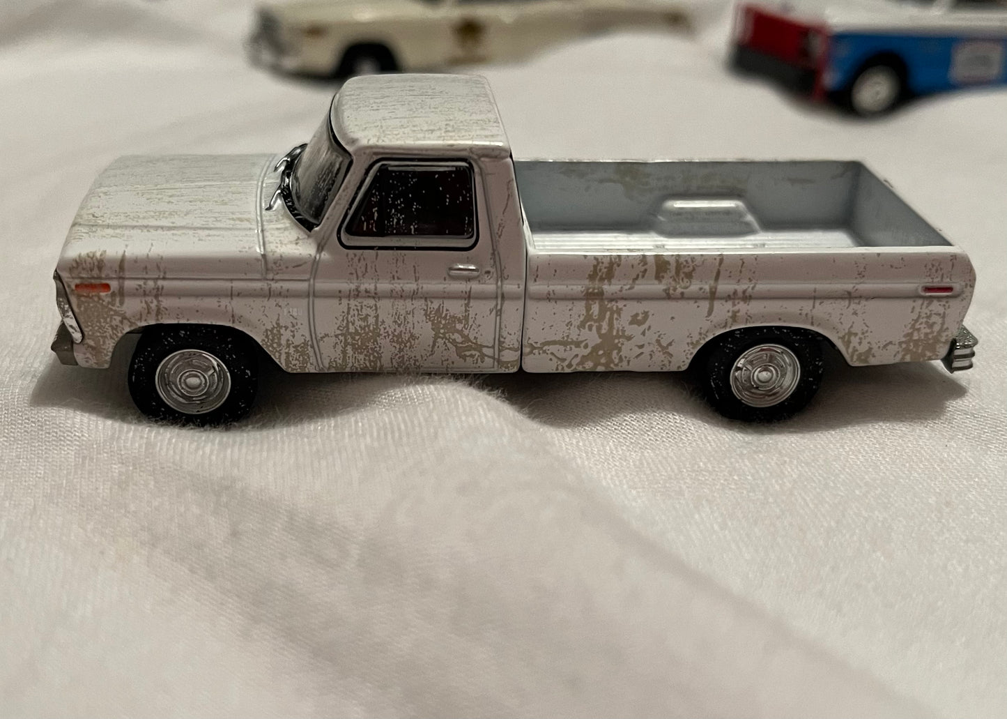 1:64 1973 Ford F-100 White Weathered (Hobby Exclusive) April 2026 PREORDER